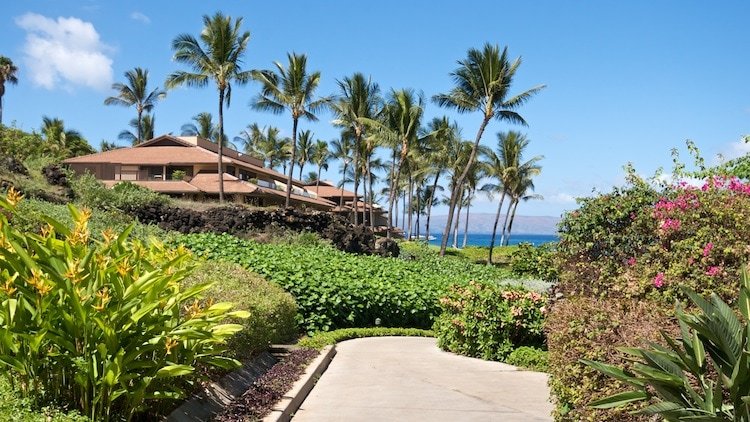 2 story air-conditioned buildings on the oceanfront offers privacy and the only noise is the rolling of the waves