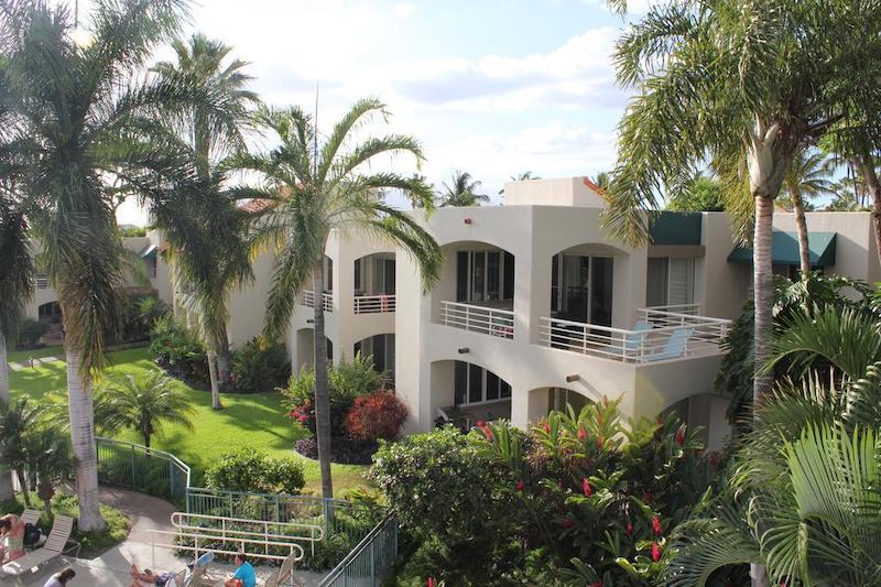 Covered and open air private lanais for Palms at Wailea residents