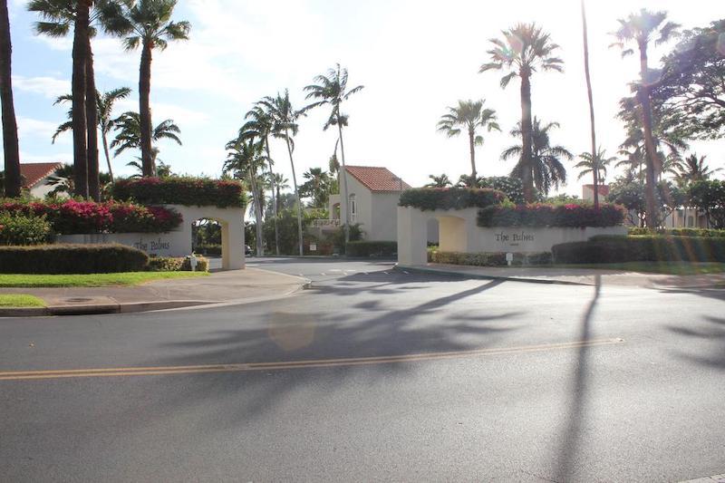Full view to the Palms at Waliea entrance