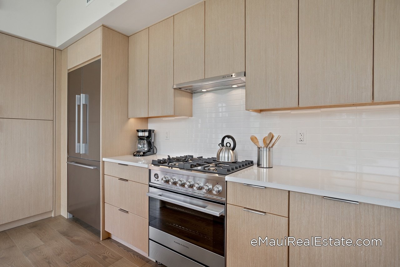 The kitchen of this Makalii unit has the standard cabinets with the quarter sawn oak finish