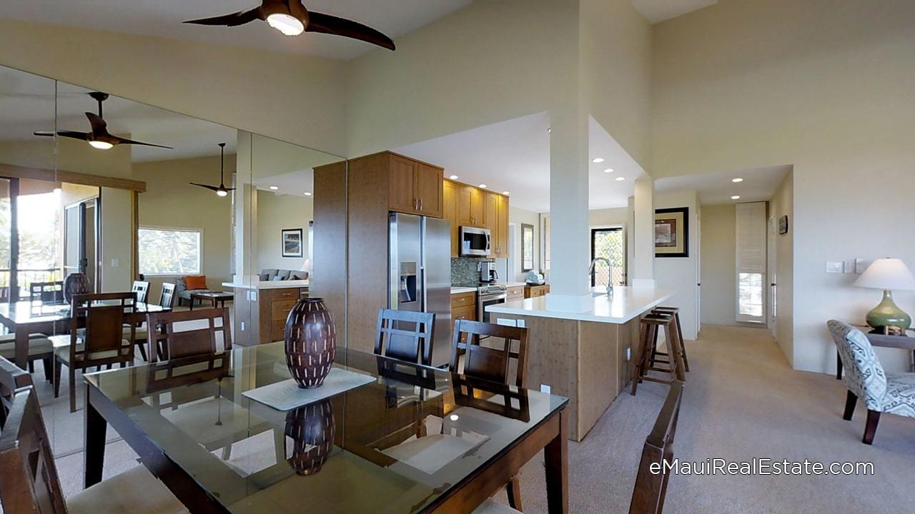 Dining area in a spacious 2 bedroom unit at Ekahi