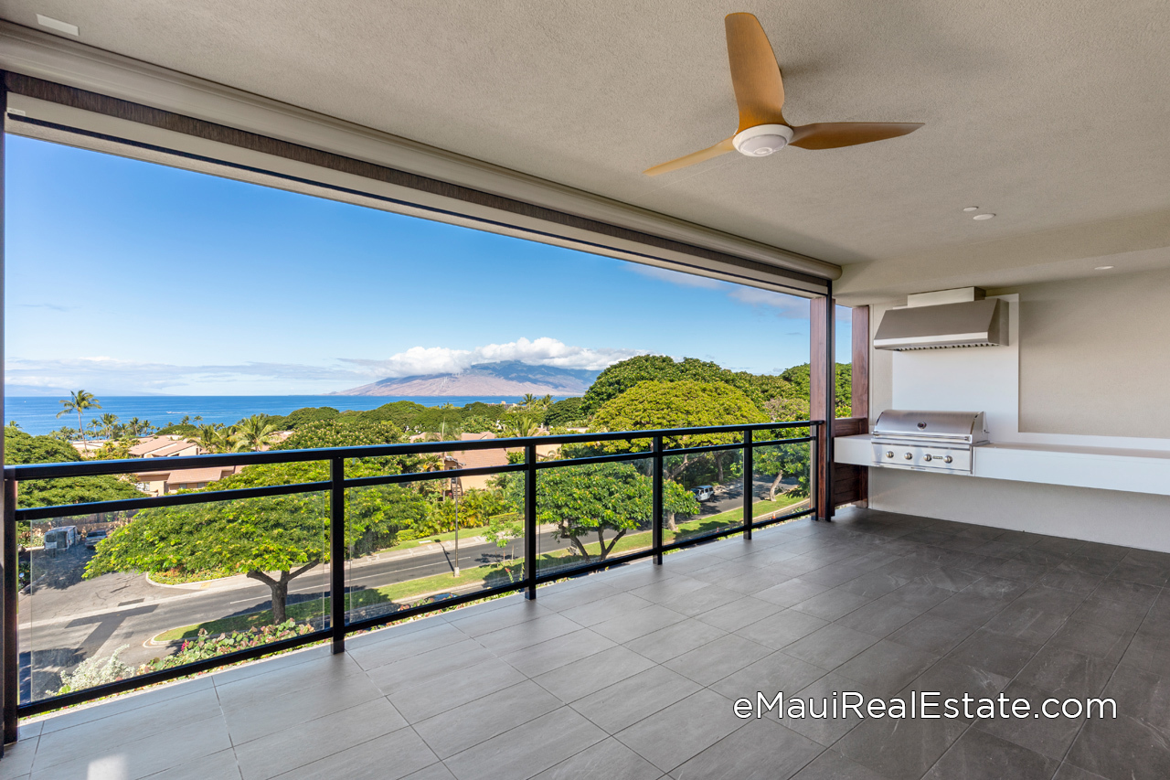Lanai with panoramic ocean views from a La'i Loa unit in Building 15