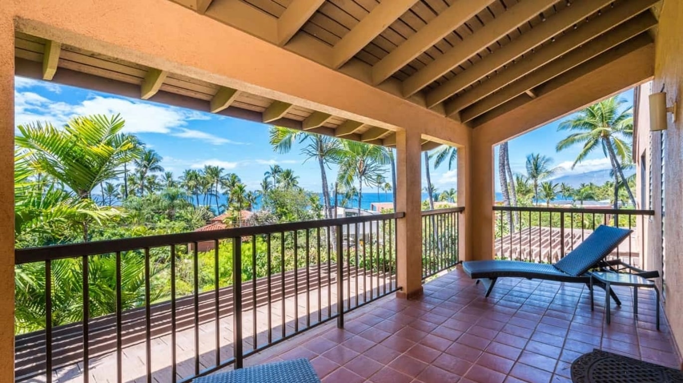 A beautiful lanai overlooking the ocean