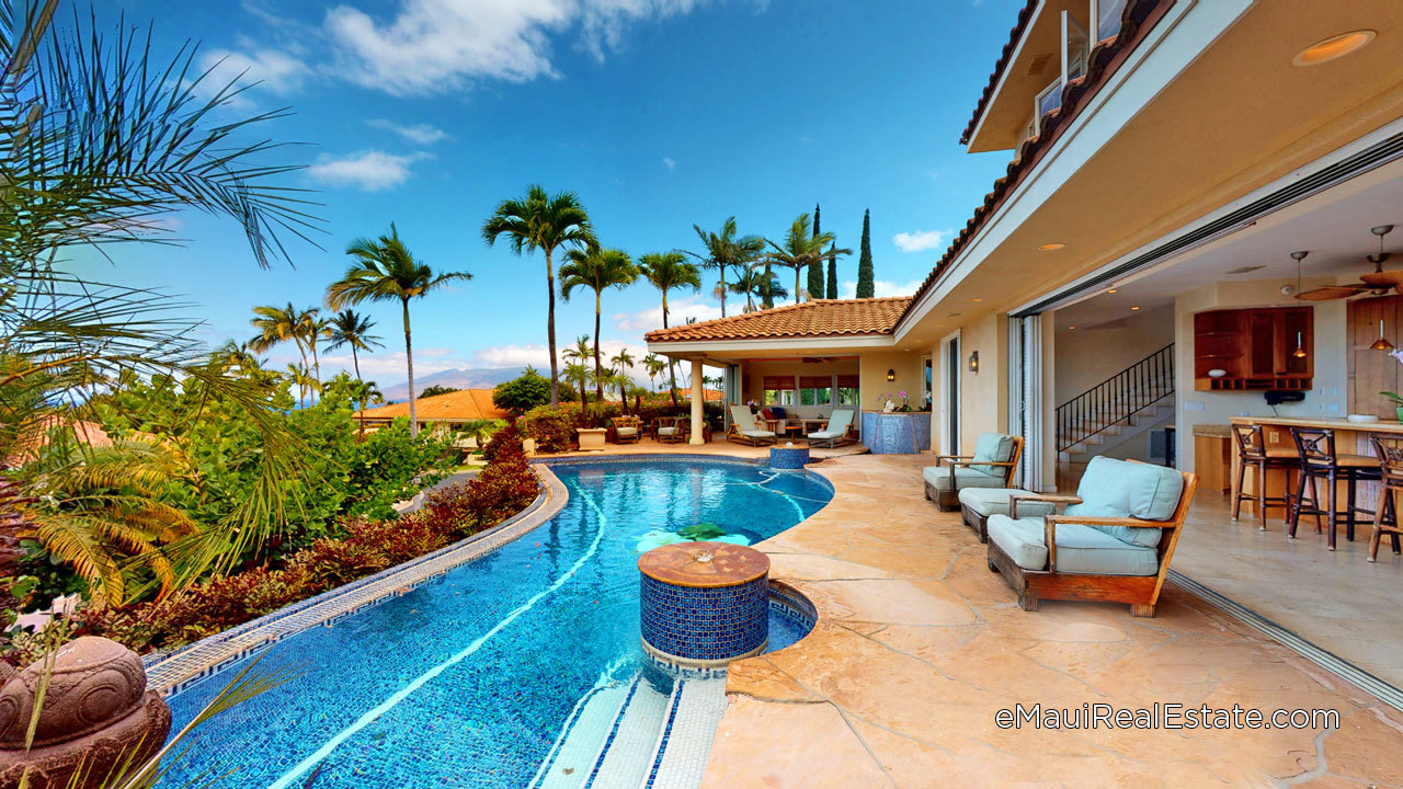 An outside shot of Wailea Kialoa