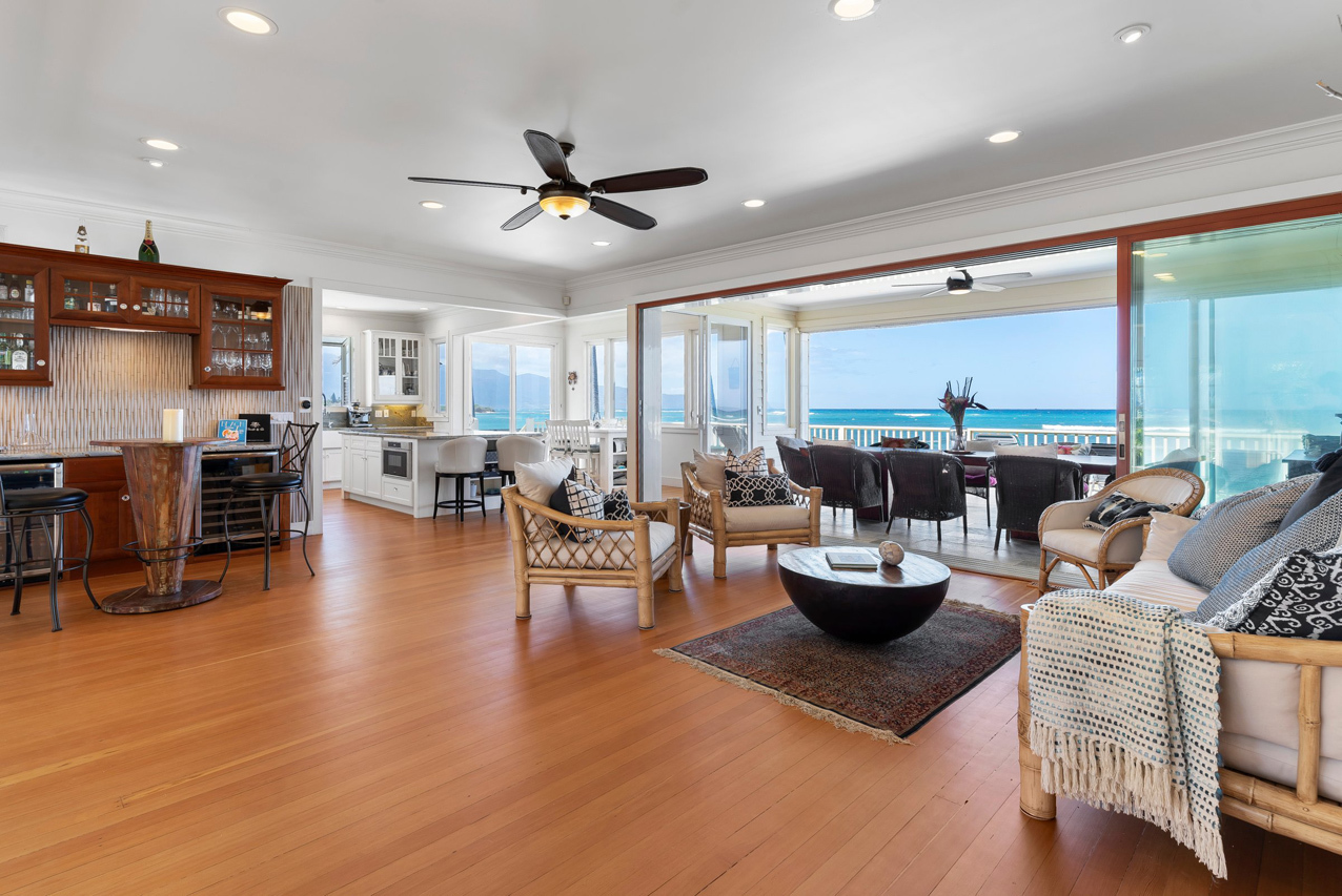 Beautifully updated Plantation home: