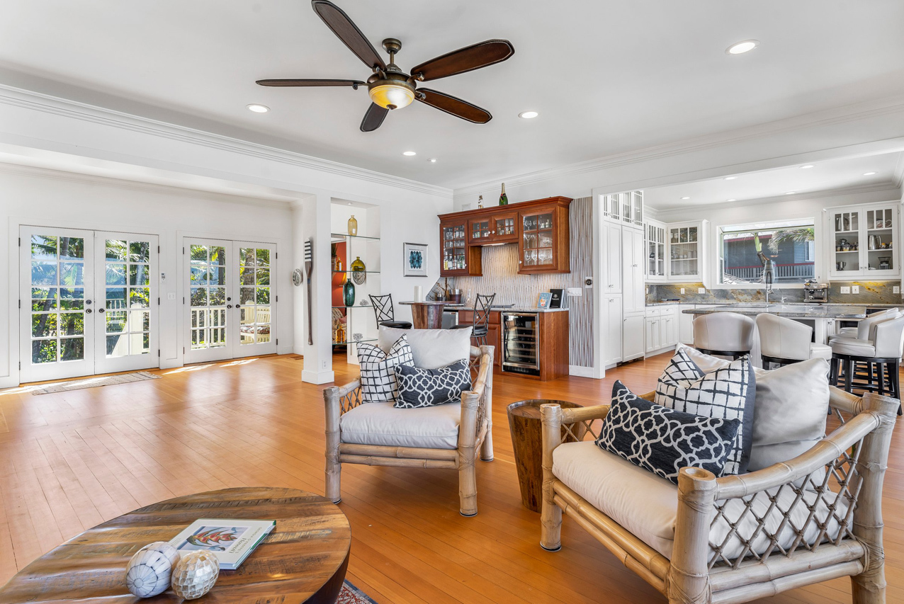 Beautifully updated Plantation home: