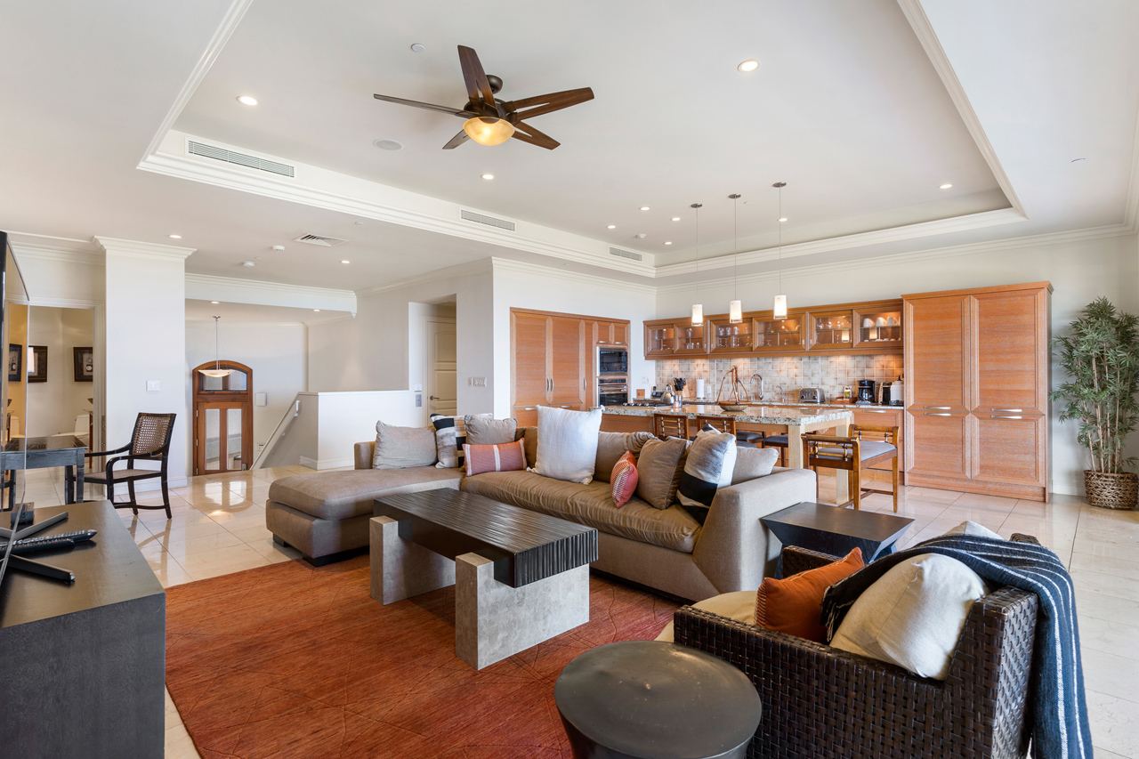 Warm & inviting interiors: Living room