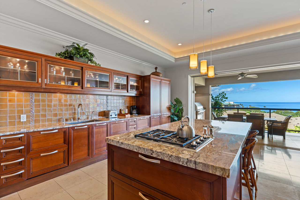 Kitchen with ocean views: 