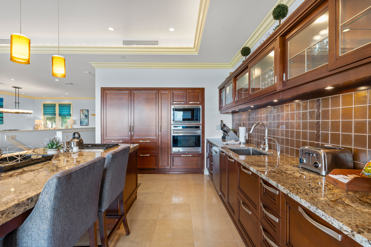 Kitchen: 