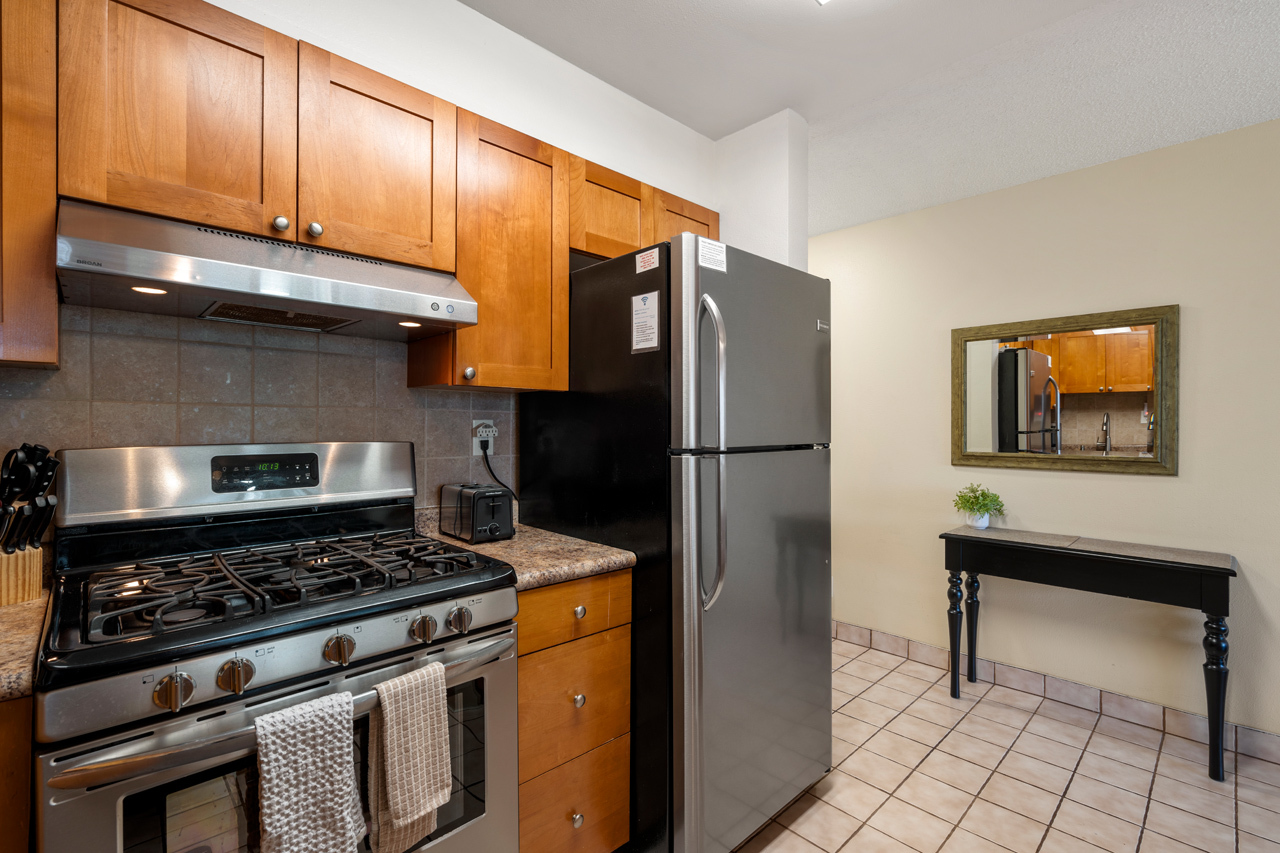 Kitchen: 