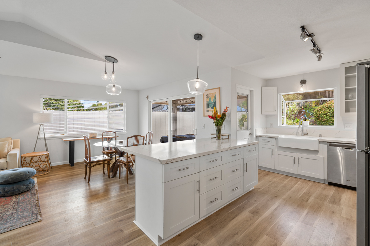 Kitchen: 
