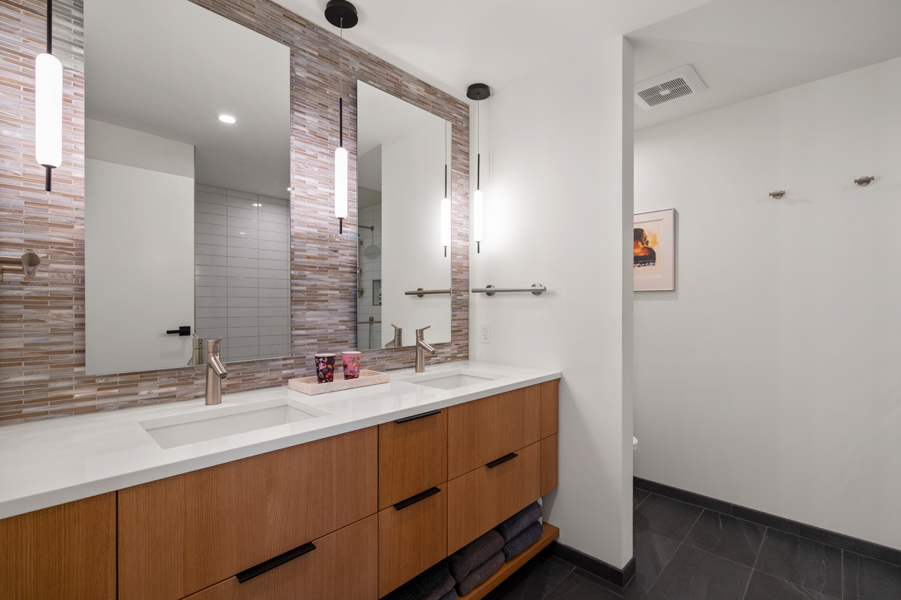 Primary Suite: 