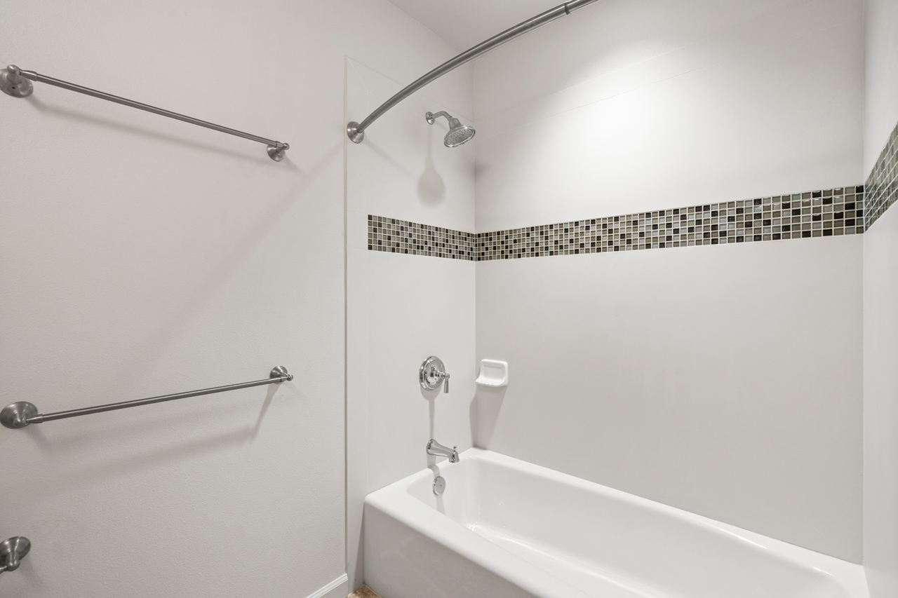 Primary Suite: Bathroom