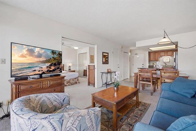 Maui Banyan H202 by the Sayles Team